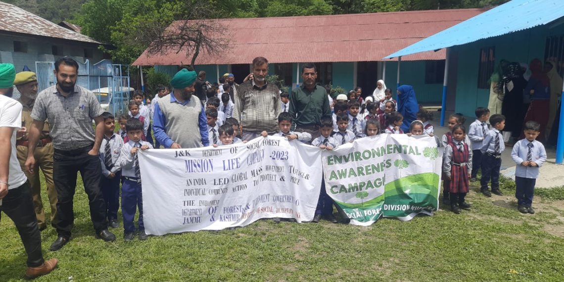 ہر گائوں ہریالی  محکمہ سوشل فارسٹری نے نیولائٹ سکول چترکوٹ میں تقریب کا اہتمام کیا