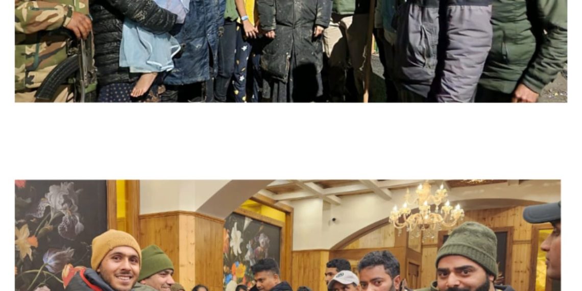 Baramulla Police rescues tourist family (3 Adults & 4 Kids) from Kangdoori area of Gulmarg, Baramulla