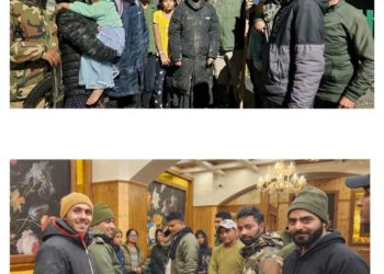 Baramulla Police rescues tourist family (3 Adults & 4 Kids) from Kangdoori area of Gulmarg, Baramulla