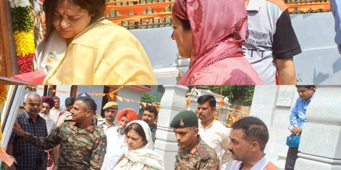 MOS External affairs & culture meenakshi lekhi visits SHARDA YATRA TEMPLE AT LOC teetwal karnah Kashmir today