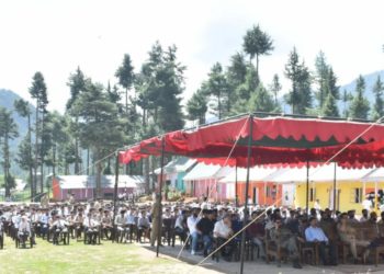 Saluting the Courage: On the eve of kARGIL VIJAY DIWAS local youth and students of Lolab organised Patriotic and Cultural Programmes to celebrate its 24th anniversary.