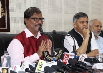 سنٹرل بیورو آف کمیونیکیشن نے داور، گریز میں انٹیگریٹڈ کمیونیکیشن اور آو ¿ٹ ریچ پروگرام کا انعقاد کیا