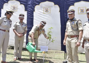 Director General of J&K Police Felicitates CRPF Personnel on their 85th Raising Day at an Investiture Ceremony