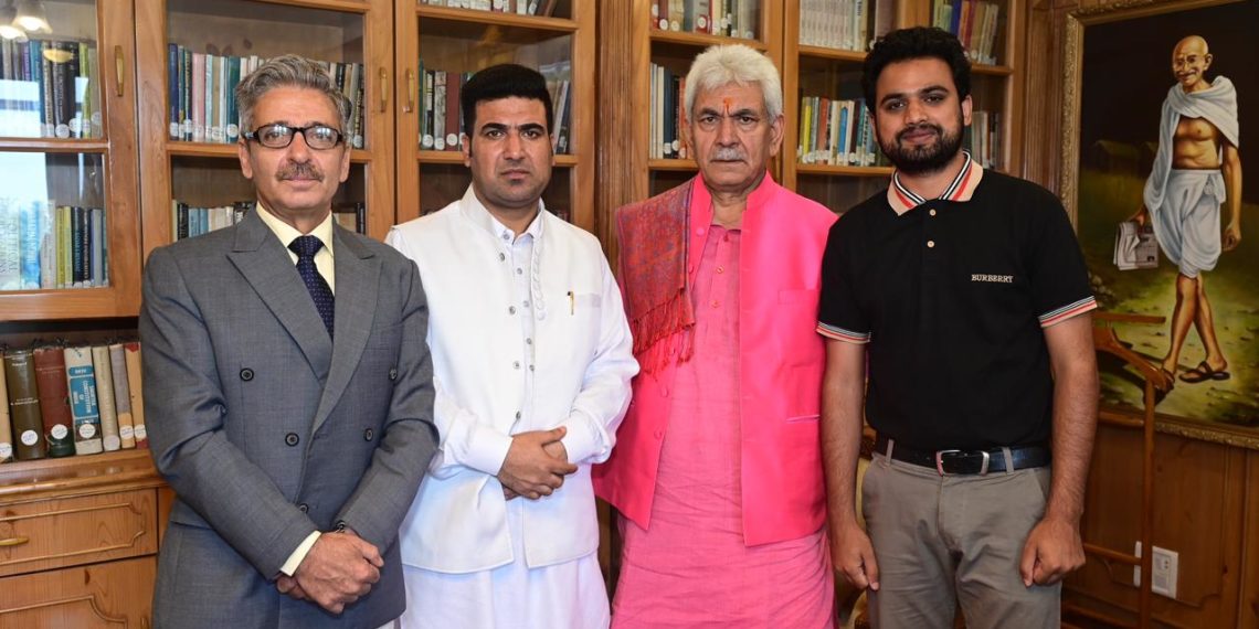 کشمیر جیورسٹ وفد کی ایل جی منوج سے ملاقات