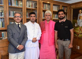 کشمیر جیورسٹ وفد کی ایل جی منوج سے ملاقات