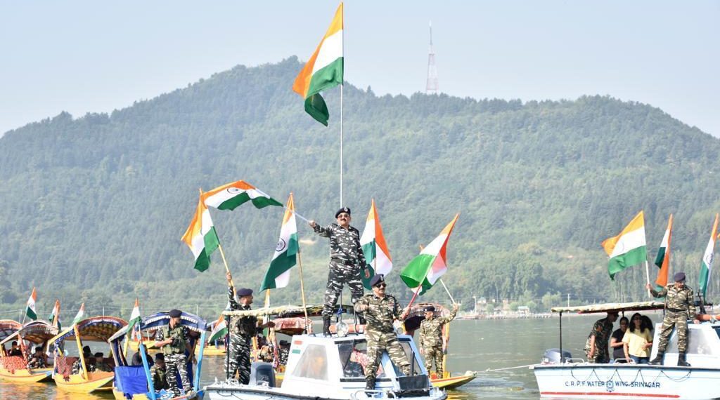 Meri Mati Mera Desh:75 years of indian independence Range Srinagar North CRPF marked the culmination of  ‘Azadi ka Amrit Mahotsav’ with boats and shikaaras