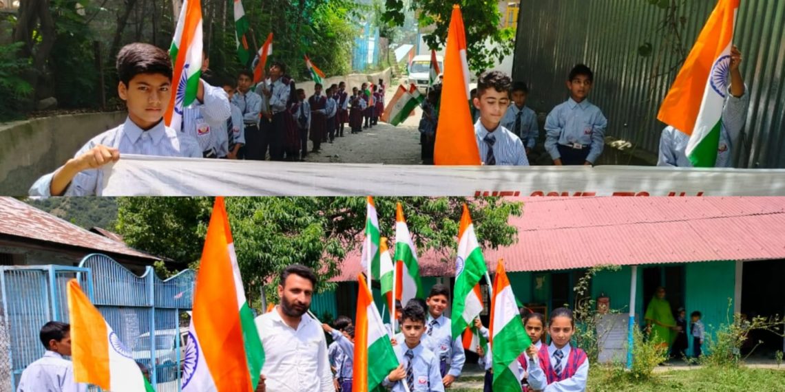 نیولائٹ سکول چترکوٹ نے ترنگا ریلی کا انعقاد کیا