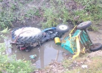 Tractor turns turtle in Handwara, driver dies