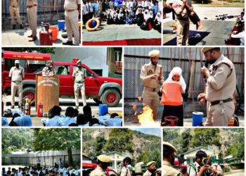 فایر اینڈ ایمرجنسی سروسز ڈیپارٹمنٹ کی طرف سے آگ و دیگر حادثات کے ہوالے سے سرہدی گاؤں ٹیٹوال میں اگاہی پروگرام منعقد