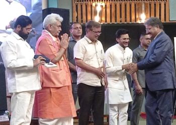 Renowned Actor, Theatre Practitioner, and Filmmaker Mushtaaque Ali Ahmad Khan Honored by Hon. Lt. Governor of J&K Sh. Manoj Sinha and Hon. Chief Minister of Maharashtra Sh. Eknath Shinde, at Sarhad’s Grand Event