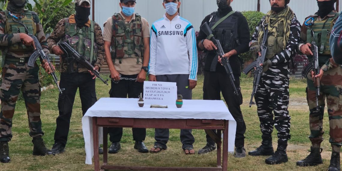 Police arrests terrorist associate of LeT/ TRF in Baramulla, arms and ammunition recovered