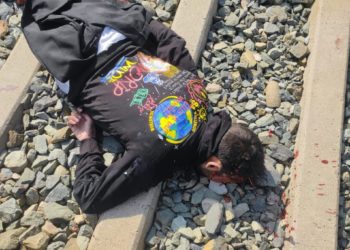 Man dies after hit by moving train in South Kashmir