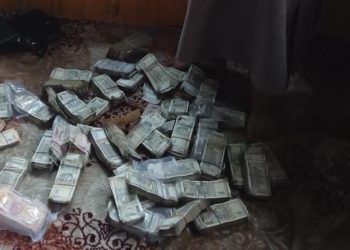 Man held along with 30 lacs, charas powder in Shopian