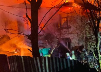 Army assists in fire-fighting operation, saves local houses in Trehgam