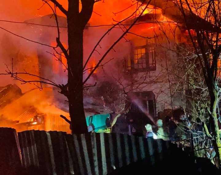 Army assists in fire-fighting operation, saves local houses in Trehgam