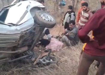1 dead, 2 injured after vehicle skids off road in Budgam village