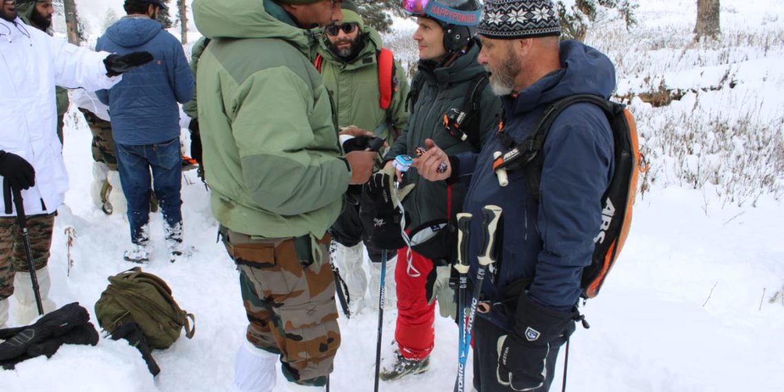 Army rescues stranded skiers in North Kashmir