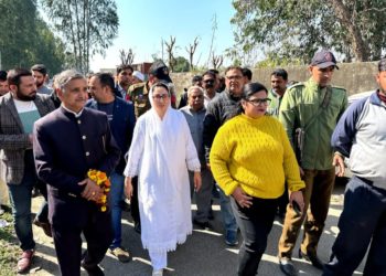Dr Andrabi inspected Waqf properties in Akhnoor and visited many shrine complexes, met various public delegations