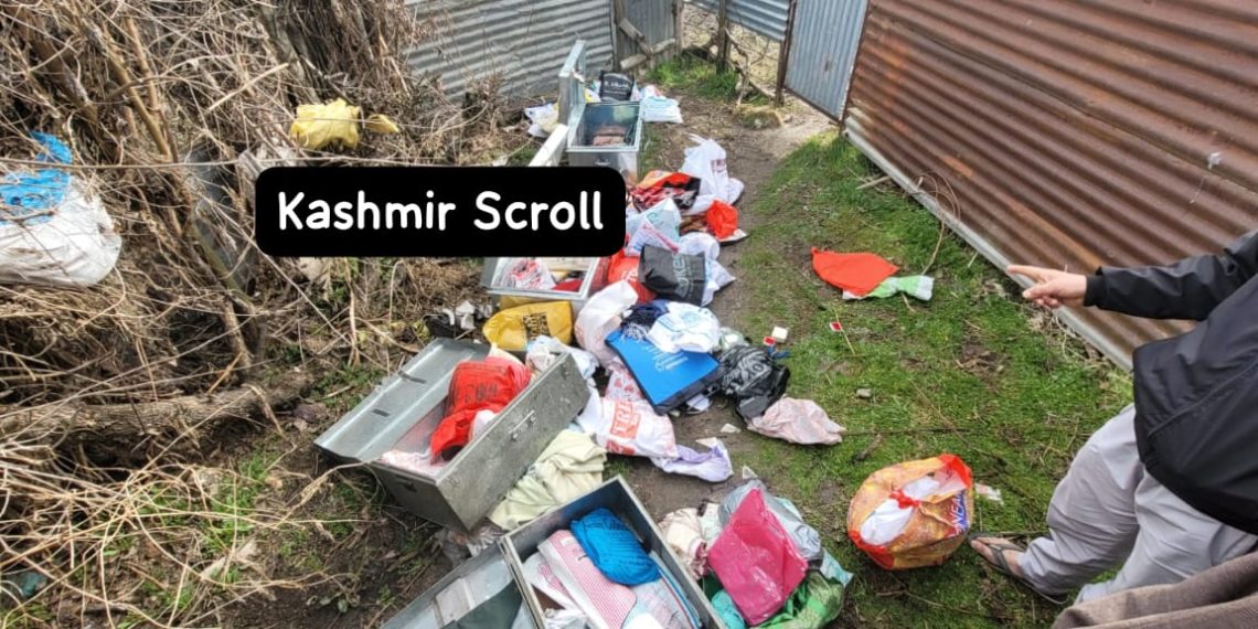 Burglars struck at two houses in Amargrah, Sopore