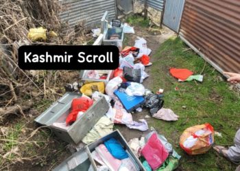 Burglars struck at two houses in Amargrah, Sopore