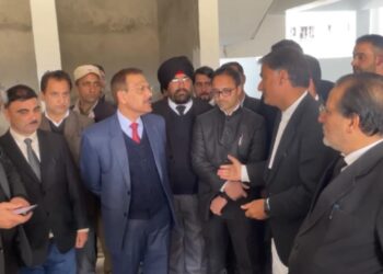 شوپیان کے انتظامی جج کا کورٹ کمپلیکس شوپیاں کا دورہ