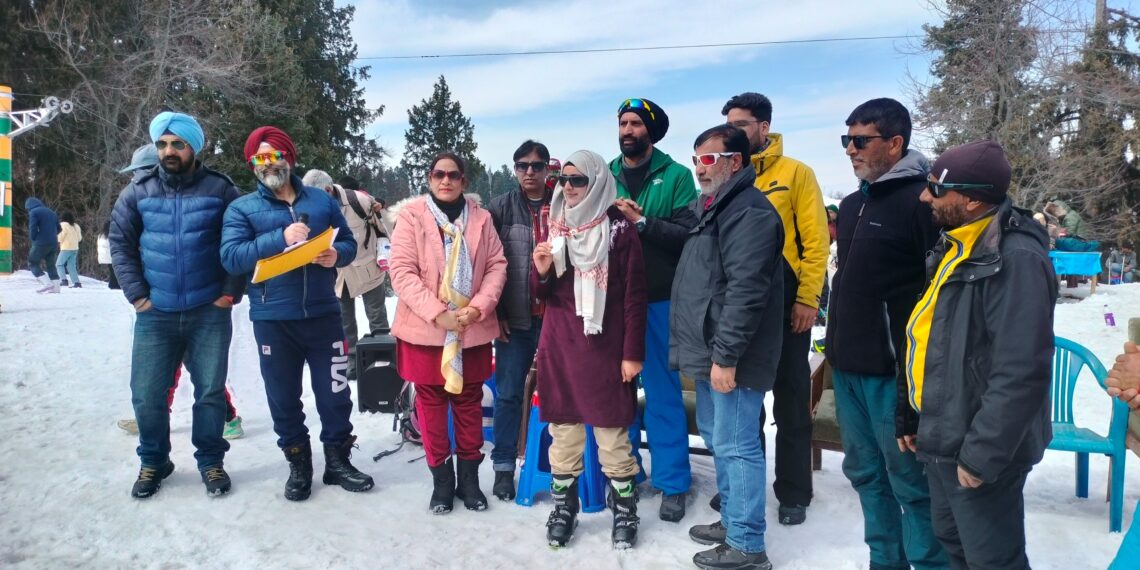 10 Days Certified Skiing Course For men and women concluded at Gulmarg: Organized by University of Kashmir