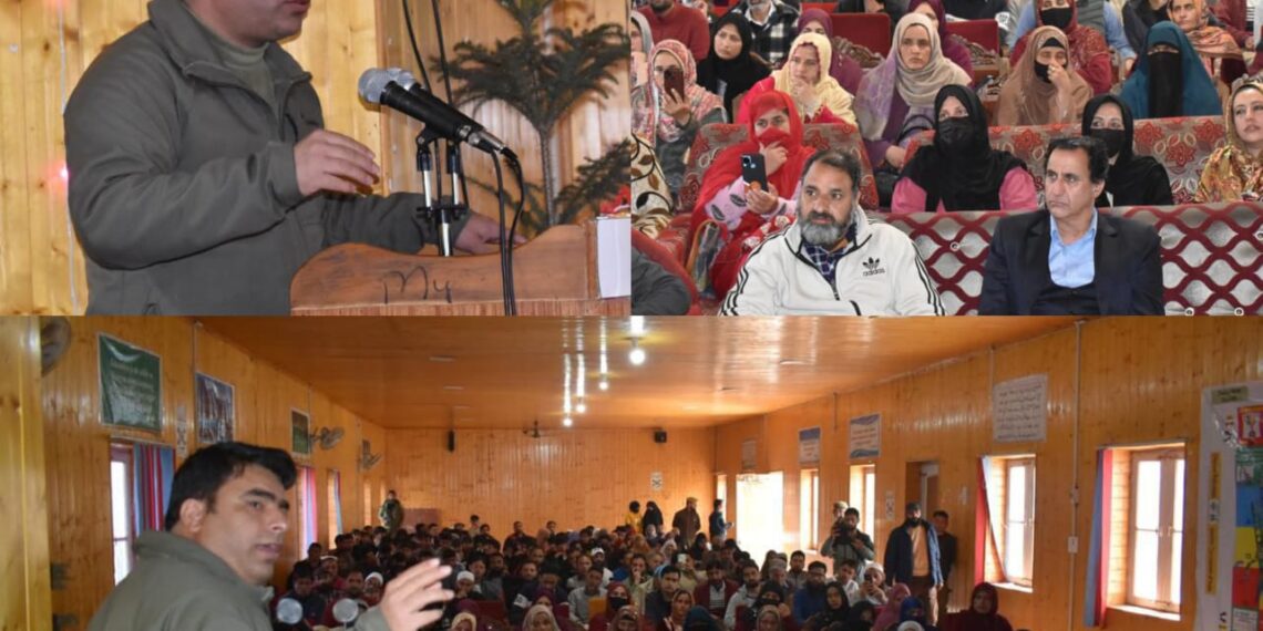 کپواڑہ ضلع پولیس نے نئے مطلع شدہ فوجداری قوانین کے بارے  میں بیداری کیمپ کا انعقاد کیا۔