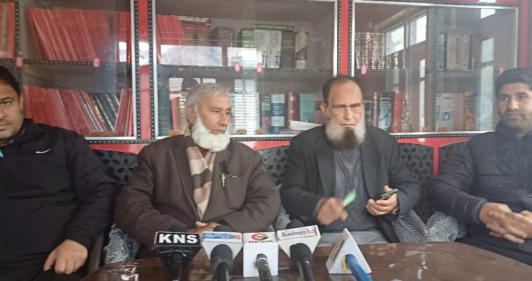 “کرنا بار ایسوسی ایشن پہاڑی برادری کے لیے ایس ٹی سرٹیفکیٹس کی فوری فراہمی کی وکالت کرتی ہے”