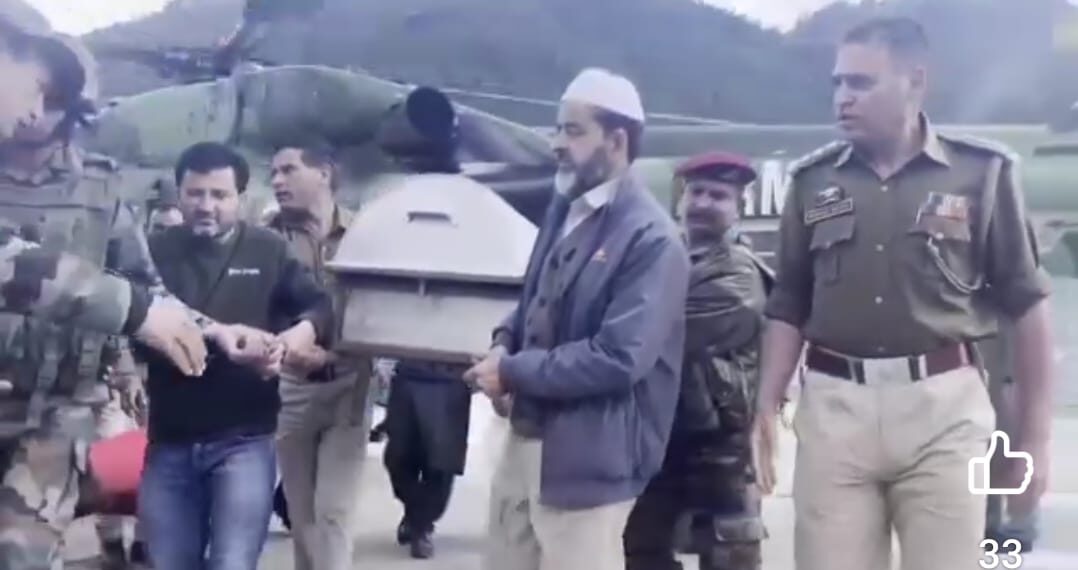 بچے کی لاش بذریعہ چاپر کرناہ پہنچ گئی کرناہ کپواڑہ شاہراہ کی بحالی کا کام بھی جاری