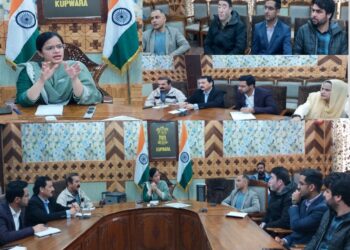 لوک سبھا انتخابات 2024: ڈی ای او کپواڑہ نے پولنگ اسٹیشن   کی تیاریوں اور رسائی کا جائزہ لیا