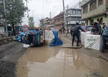 Woman among 3 injured in road accident in Srinagar’s Sakidafar