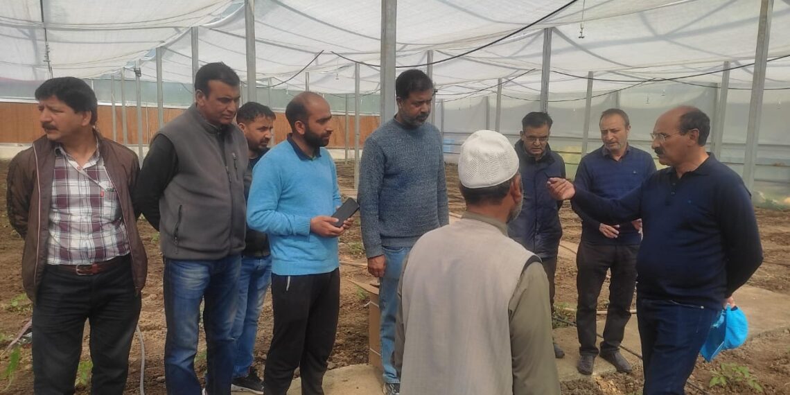 Dir Agri Kashmir conducts extensive visit of Bandipora district
