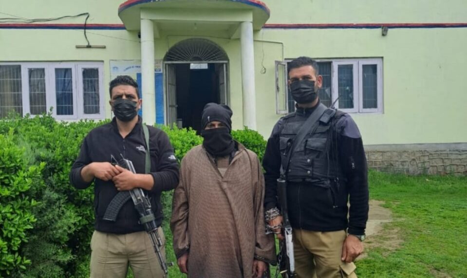 Police arrests drug peddler in Shopian