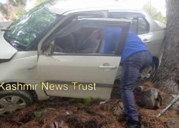 Car falls into gorge at Zojila Pass, miraculous escape for Jammu passengers