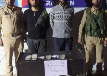 Narcotic Smuggling Attempt Thwarted: Two Arrested with Heroin-like Substance and Cash in Banihal