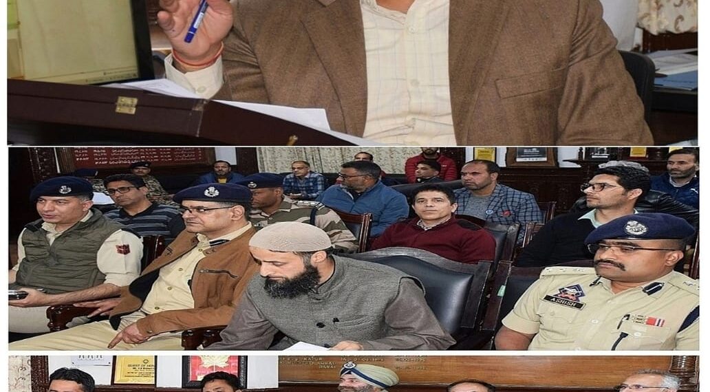 Div Com Kashmir reviews departure arrangements for Hajj Pilgrims