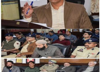 Div Com Kashmir reviews departure arrangements for Hajj Pilgrims