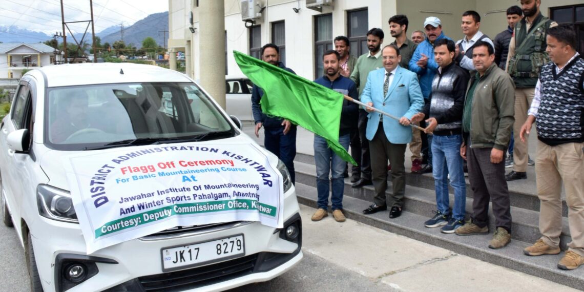 Group of Kishtwar Youth leave for Basic Mountaineering Course in Pahalgam under SANKALP Scheme