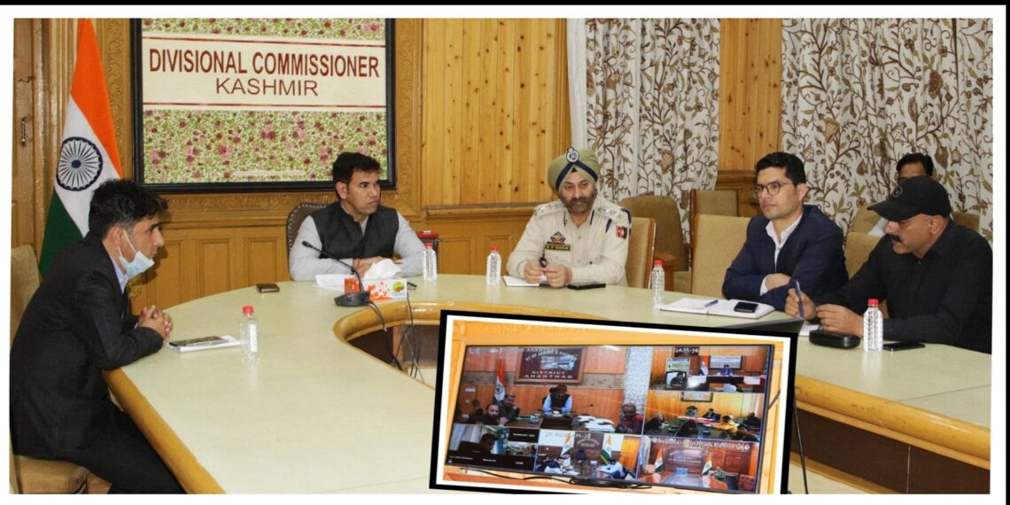 Maxi Cab drivers involved in charging exorbitant rates from tourists to be booked under law: Div Com Kashmir