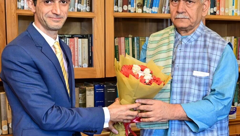 Director NIFT Srinagar called on LG Sinha