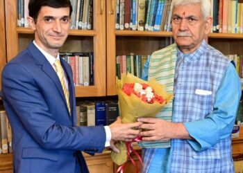 Director NIFT Srinagar called on LG Sinha