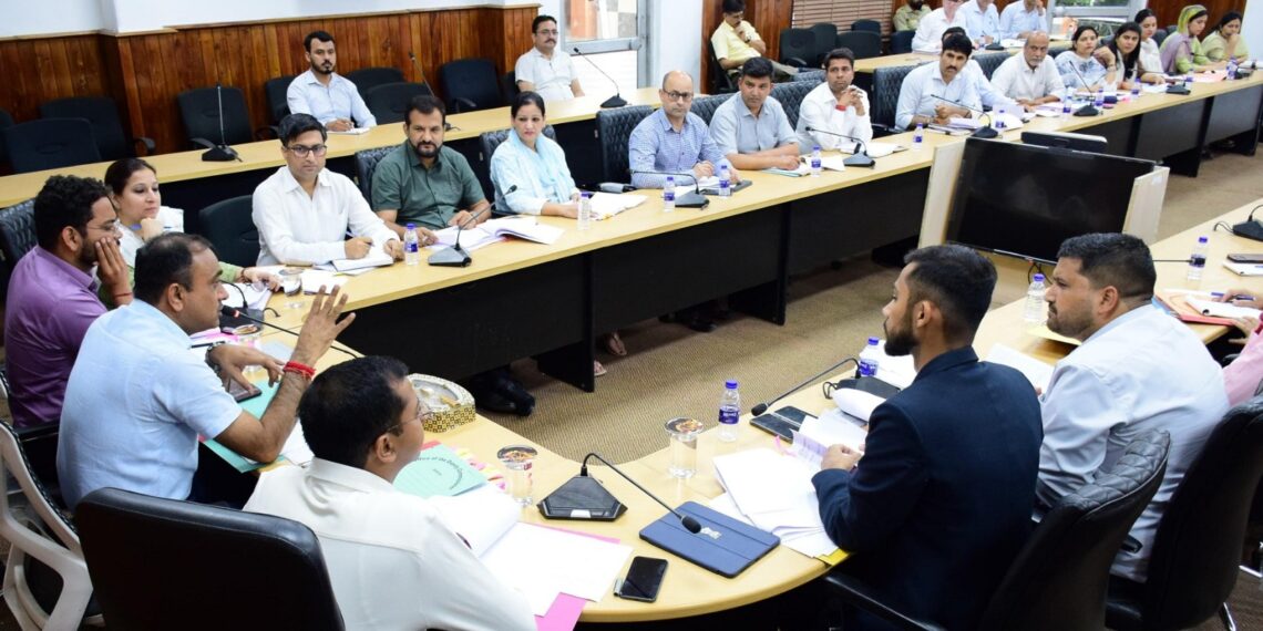 Div Com reviews functioning of Revenue Department in Jammu District