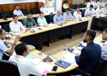 Div Com reviews functioning of Revenue Department in Jammu District