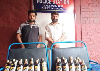 Police arrests 02 bootleggers in Kulgam; recovers 34 bottles of illicit liquor