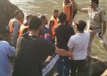 One local missing, 2 tourists rescued after portion of Thajwas glacier falls on them in Sonamarg