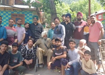 راجستھان کے 90 سالہ ایک سکھ نے 53 سال بعد پیر بابا  سلیمان کے مزار پر چادر چڑھائی 