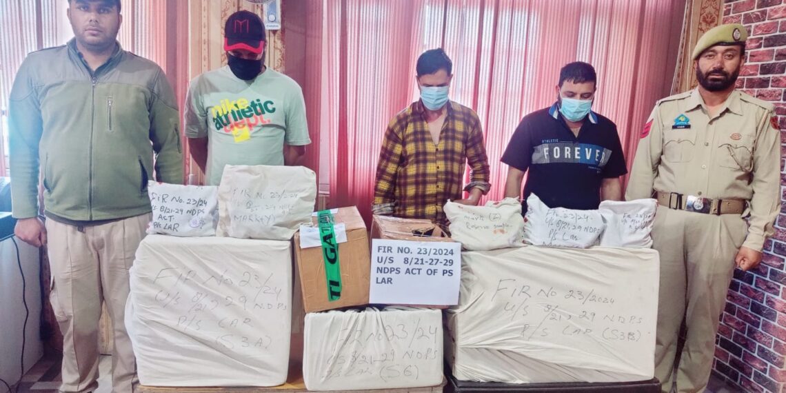 Police arrests notorious inter-district gang of drug peddlers