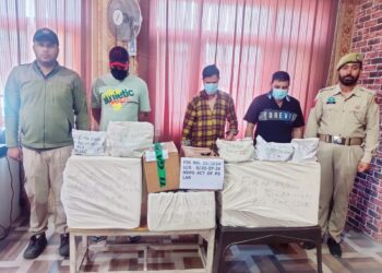 Police arrests notorious inter-district gang of drug peddlers