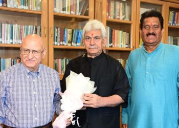 Dr Maharaj Krishan Razdan, Patron, Samajik Vikas Sansthan J&K today called on Lieutenant Governor Shri Manoj Sinha at Raj Bhawan