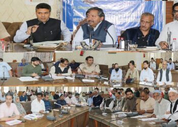 Dheeraj Gupta holds public outreach programme in Srinagar; emphasizes people-govt partnership for enhanced outcome